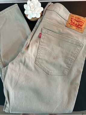Levi's 502 Men's Slim Straight Jeans in Light Khaki